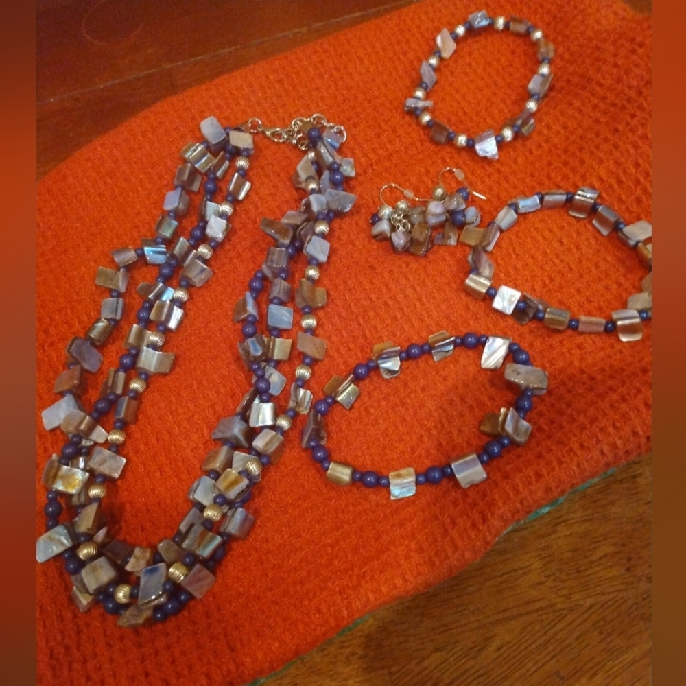 Necklace, bracelets and earrings set